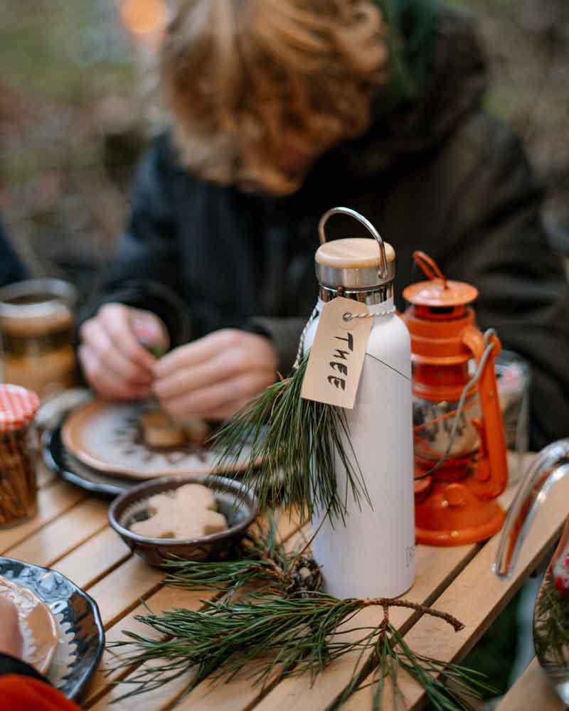 Campingzubehör Thermosflasche mit Tee