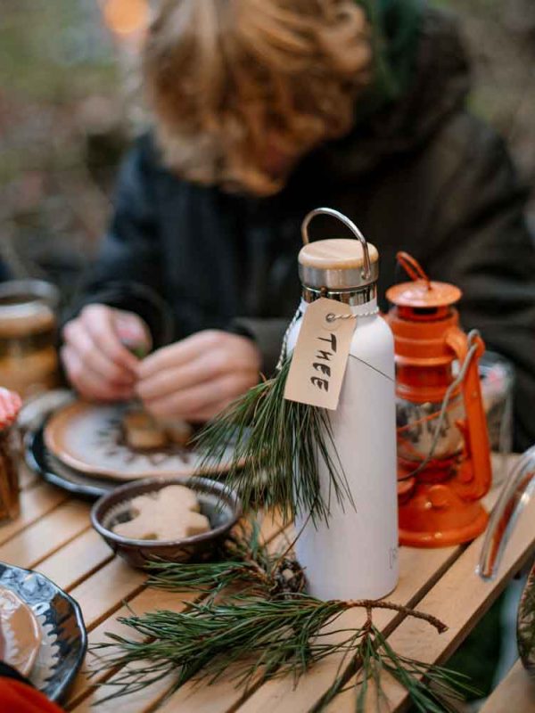 Campingzubehör Thermosflasche mit Tee